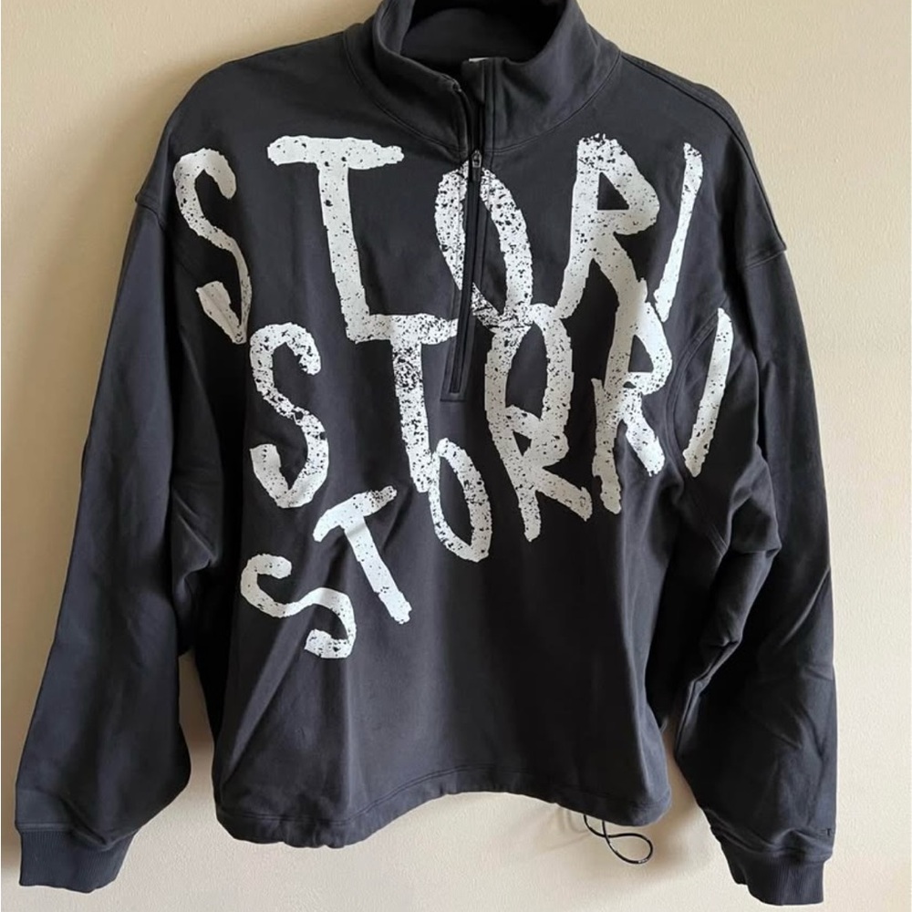 Women’s Stori Logo Print 1/4 Zip Mock Neck Cropped Pullover Sweatshirt Sz 8/M